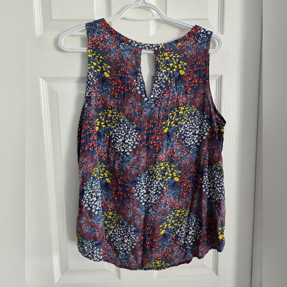 (XL) Old Navy floral printed V neck cut out tank - Picture 3 of 8